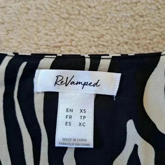 ❤️ Revamped Long Sleeved Cropped Animal  Print Top - Picture 6 of 10